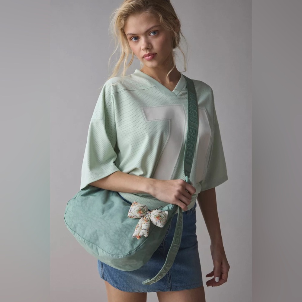 BAGGU Medium Crescent Bag - Seafoam UO Exclusive - Picture 5 of 5